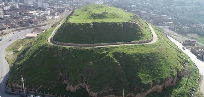 تپه قلعه خندان