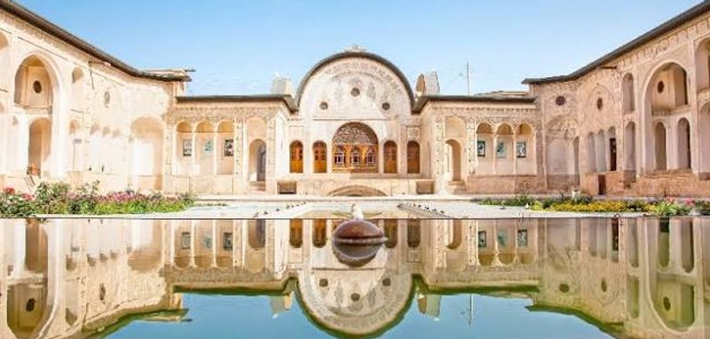 خانه ی طباطبایی ها