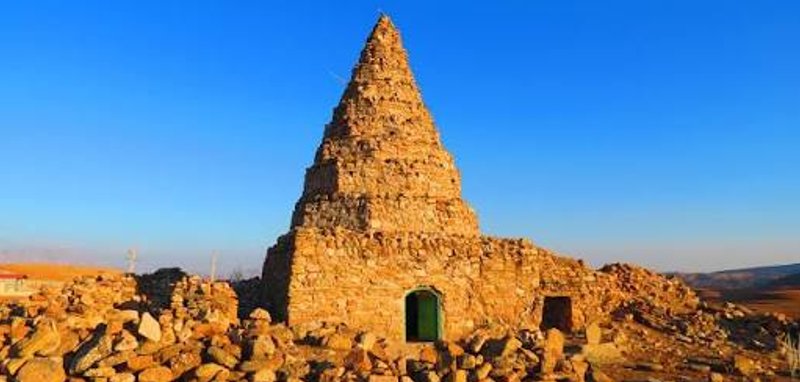 آرامگاه و قبرستان محمود علی