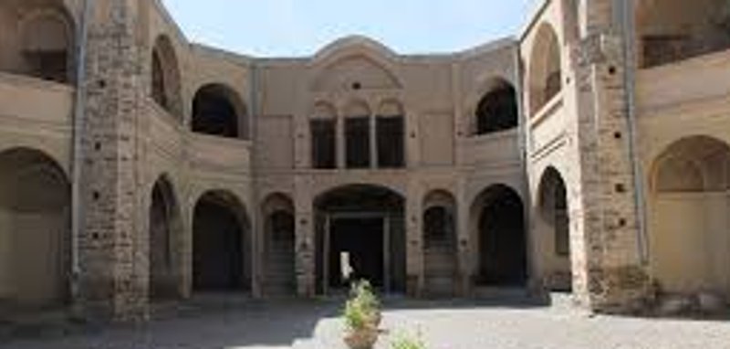 دودمان و خانقاه نراق