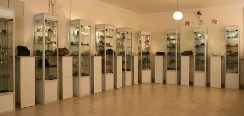 موزه سنگ و گوهر جهان بین