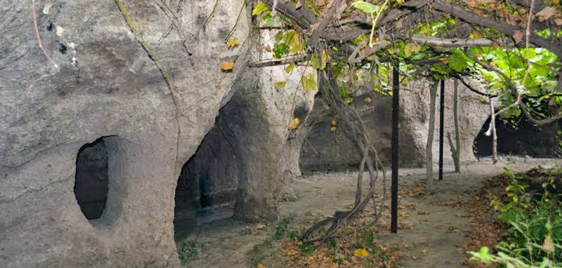 آثار معماری صخره ای تمین