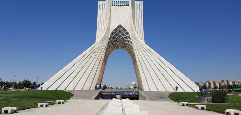 میدان و برج آزادی