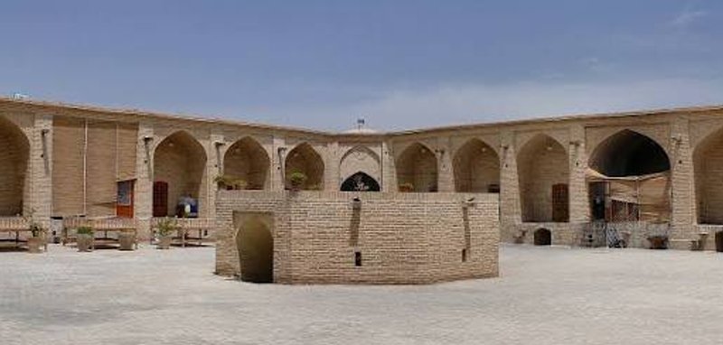 کاروانسرا و چاپارخانه میبد